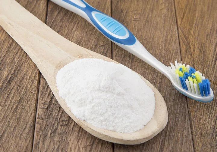 30821 mixing lemon and baking soda